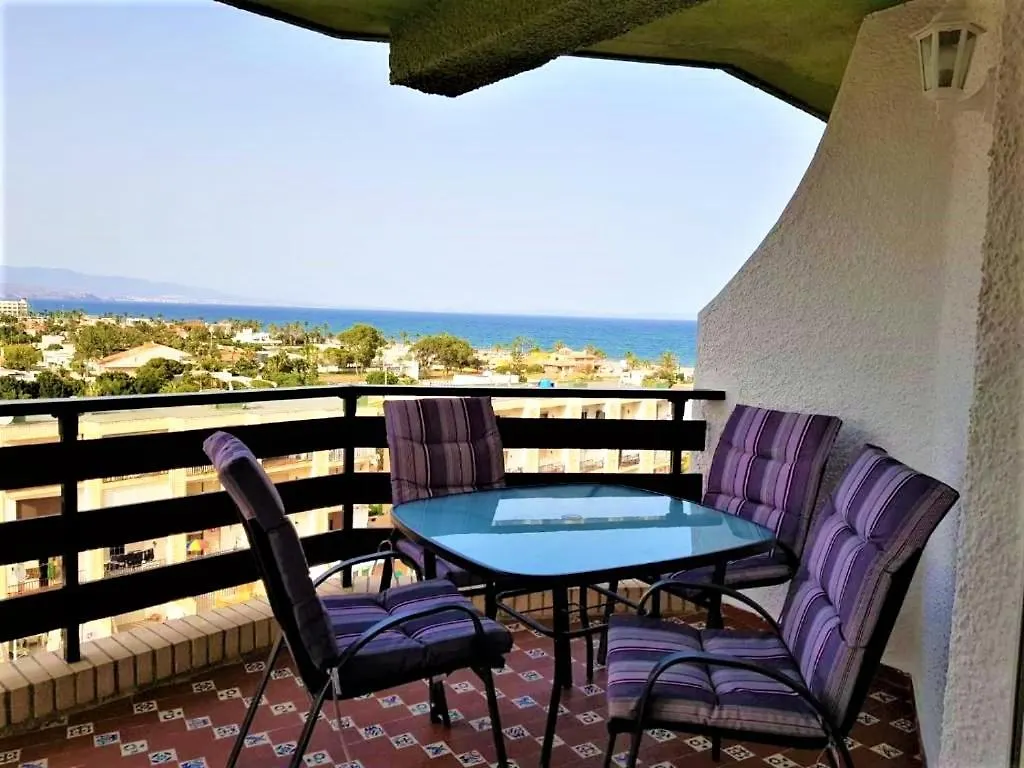 Apartamento Roquetas De Mar: Seafront Terrace with Pool & Parking