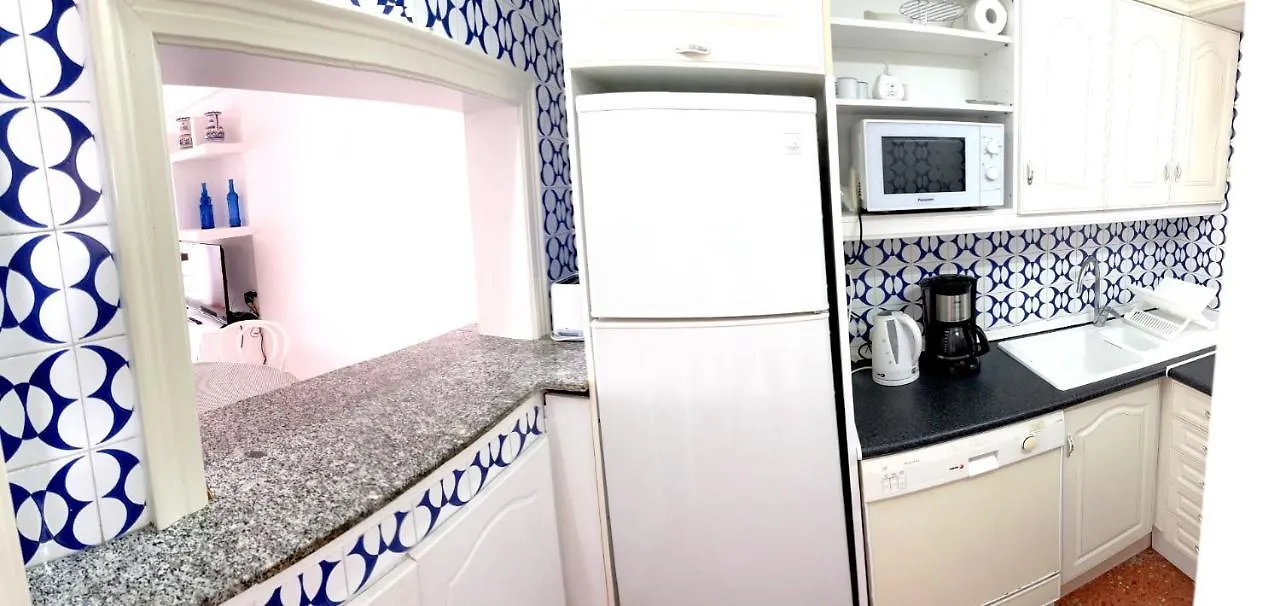 Apartamento Roquetas De Mar: Seafront Terrace with Pool & Parking